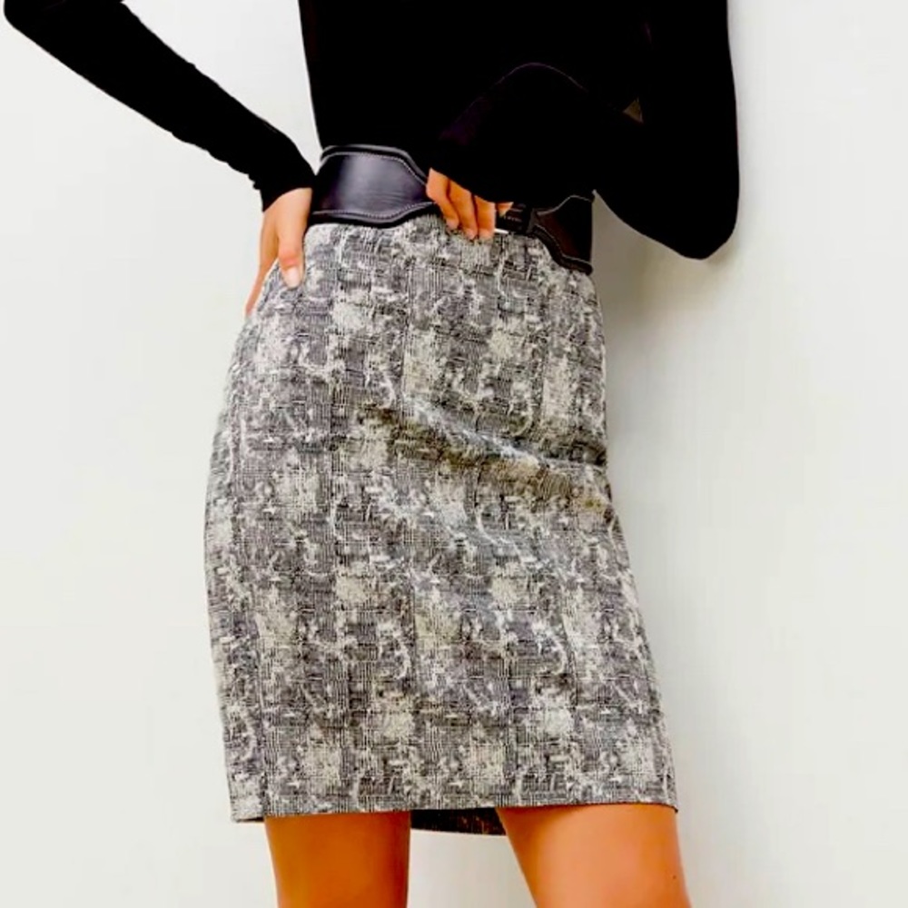 New, never worn, MM Lafleur Noho skirt in Crackle pattern.